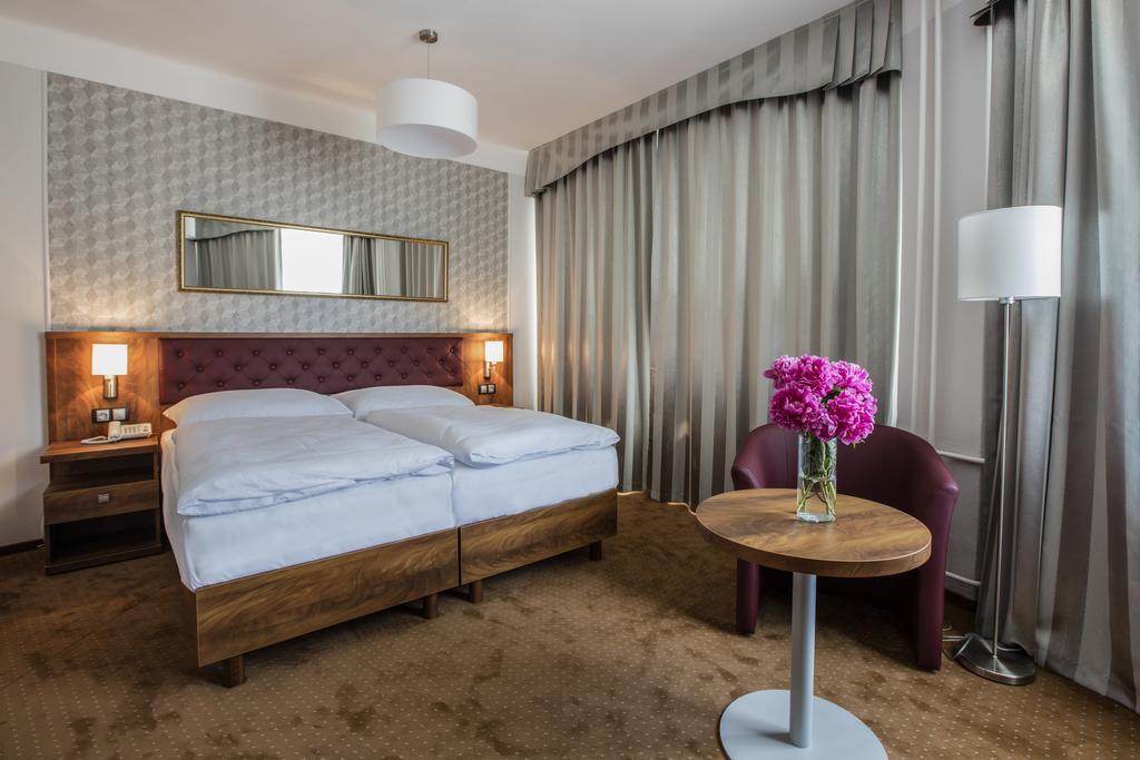 Hotel Bellevue Tlapak Подебрады Экстерьер фото