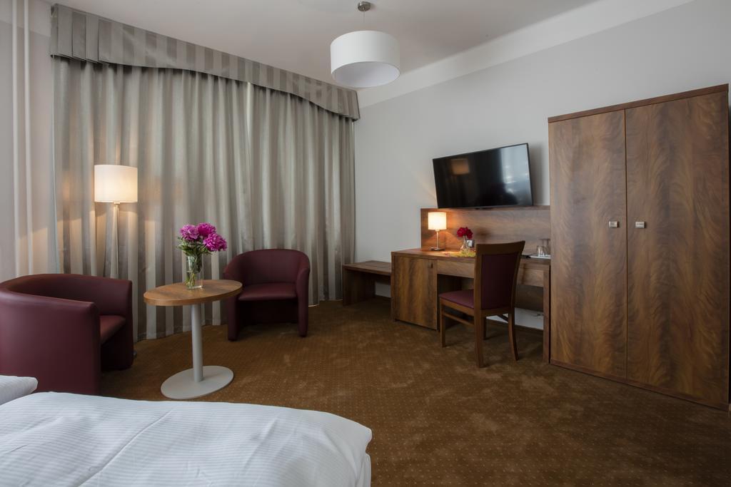 Hotel Bellevue Tlapak Подебрады Экстерьер фото