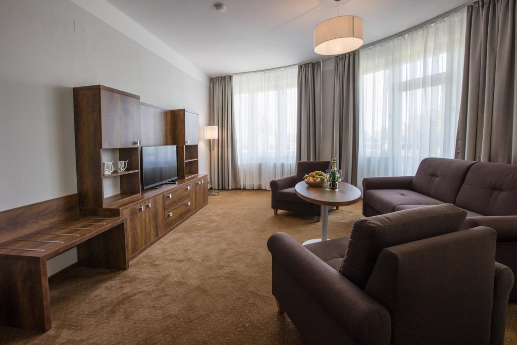 Hotel Bellevue Tlapak Подебрады Экстерьер фото