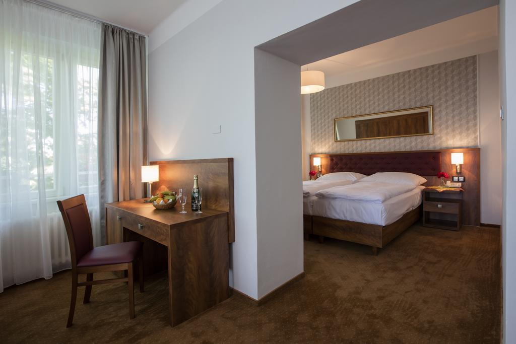 Hotel Bellevue Tlapak Подебрады Экстерьер фото